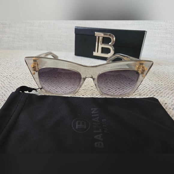 NWB BALMAIN PARIS Full Rim Cat Eye Shape Gray Gold Logo Sunglasses Made In Japan main image 5